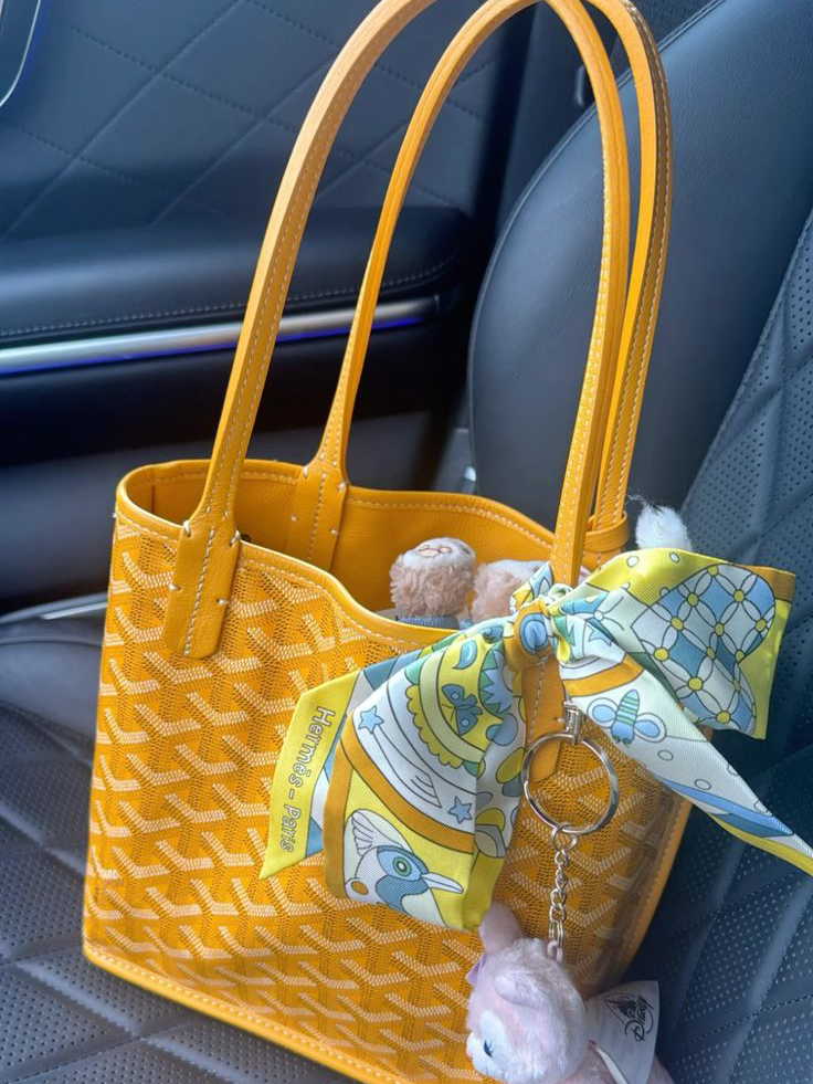 Goyard イエロー ショルダーバッグ ポーチ付き Goyard Tote Bag - Yellow (Medium with Pouch) – Her Essentials